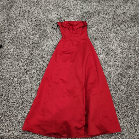 Red Roberta Sleevless Dress - Picture 3 of 6